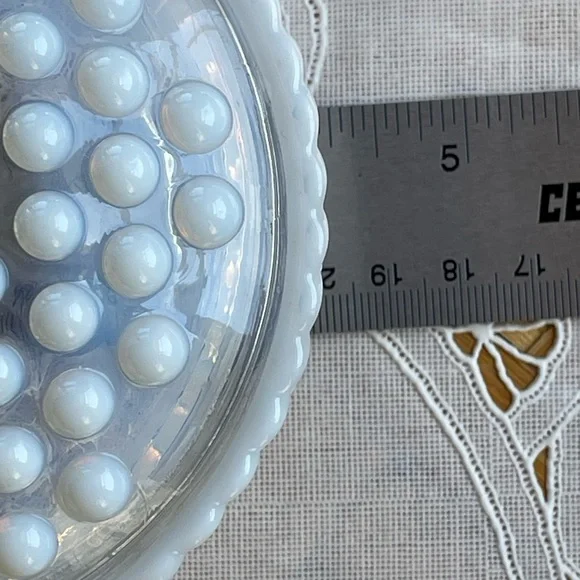 Vintage Hobnail dresser box milky glass - Picture 7 of 9